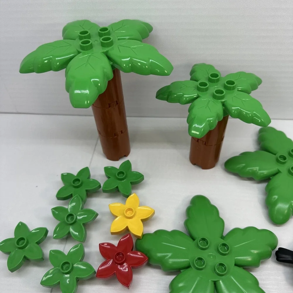 Lego Duplo Lot - Trees &Flower bricks Bird Toucan  - 17 pieces total